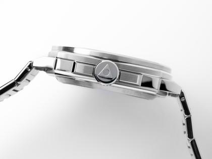 Alpina Alpiner x Fratello Extreme Regulator Automatik Edelstahl 41mm schwarzes Zifferblatt Metallband – Herrenuhren Uhr ohne Datum aus Edelstahl. Das Gehäuse ist rund und silber. Das Edelstahlarmband ist silber. Das Zifferblatt ist ein Index in schwarz. – Ansicht 4