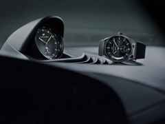 Porsche Design Sport Chrono Subsecond 42 Titan schwarzes Lederband – Herrenuhren Uhr mit Datum aus Titan. Das Gehäuse ist rund und silber. Das Lederarmband ist schwarz. Das Zifferblatt ist ein Index in schwarz. – Ansicht 5