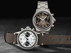 Sinn Spezialuhren 356 FLIEGER Klassik W Chronograph Automatik Edelstahl 38,5mm weißes Zifferblatt Metallband – Herrenuhren Chronograph aus Edelstahl. Das Gehäuse ist rund und grau. Das Edelstahlarmband ist grau. Das Zifferblatt ist arabisch und weiß. – Ansicht 3