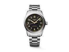 Longines Spirit Pilot Automatik Edelstahl 39mm schwarzes Zifferblatt Metallband – Herrenuhren Uhr ohne Datum aus Edelstahl. Das Gehäuse ist rund und silber. Das Edelstahlarmband ist silber. Das Zifferblatt ist arabisch und schwarz.