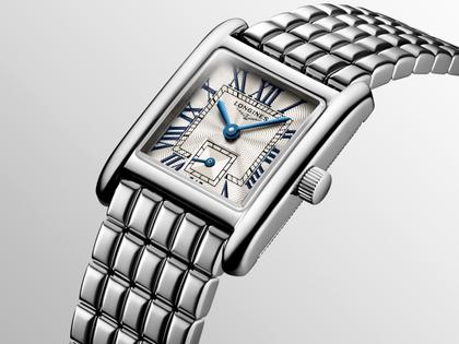 Longines DolceVita   Mini Quarz Edelstahl 22x29mm silbernes Zifferblatt Metallband – Damenuhren Uhr ohne Datum aus Edelstahl. Das Gehäuse ist rechteckig und silber. Das Edelstahlarmband ist silber. Das Zifferblatt ist römisch und silber. – Ansicht 3