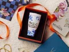 Meissen Coffee to Go Becher "Affe & Faultier" aus Meissner Porzellan – Porzellanwaren Tafelporzellan in weiß und aus Kunststoff und Porzellan. – Ansicht 5