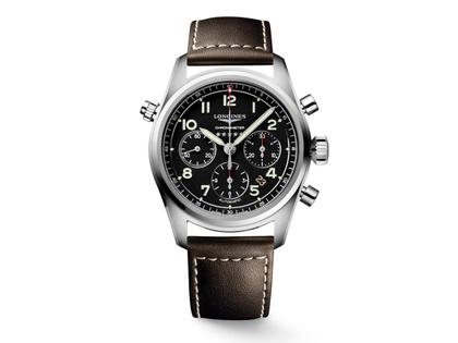 Longines Spirit Chronograph Automatik Edelstahl 42mm schwarzes Zifferblatt braunes Lederband – Herrenuhren Chronograph aus Edelstahl. Das Gehäuse ist rund und silber. Das Lederarmband ist braun. Das Zifferblatt ist arabisch Index und schwarz.