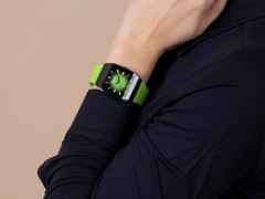 Rado Anatom Automatik Keramik 32,5mm schwarz-grünes Zifferblatt grünes Kautschukband – Damenuhren Uhr mit Datum aus Edelstahl, Kautschuk, Keramik und PVD beschichtet. Das Gehäuse ist rechteckig und schwarz. Das Kautschuk / Kunststoff / Silikon Armband ist grün. Das Zifferblatt ist ein Index in grün. – Ansicht 8