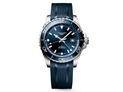 Longines HydroConquest GMT Automatik Edelstahl 43mm blaues Zifferblatt blaues Kautschukband – Herrenuhren Uhr mit Datum aus Edelstahl, Kautschuk und Keramik. Das Gehäuse ist rund und silber. Das Kautschuk / Kunststoff / Silikon Armband ist blau. Das Zifferblatt ist arabisch Index und blau.