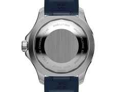 Breitling Superocean Automatic 44 Edelstahl blaues Zifferblatt blaues Kautschukband – Herrenuhren Uhr ohne Datum aus Edelstahl und Keramik. Das Gehäuse ist rund und silber. Das Kautschuk / Kunststoff / Silikon Armband ist blau. Das Zifferblatt ist ein Index in blau. – Ansicht 2