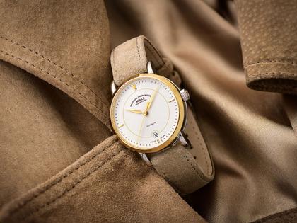 Mühle Glashütte Teutonia IV Lady Automatik Edelstahl 33,5mm brillantweißes Zifferblatt beiges Lederband – Damenuhren Uhr mit Datum aus 750 Gelbgold, Edelstahl und Leder. Das Gehäuse ist rund und silber. Das Lederarmband ist beige. Das Zifferblatt ist ein Index in weiß. – Ansicht 3