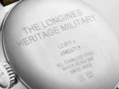 Longines Heritage Military Automatik Edelstahl 38,5mm silbernes Zifferblatt braunes Lederband – Herrenuhren Uhr ohne Datum aus Edelstahl. Das Gehäuse ist rund und silber. Das Lederarmband ist grün. Das Zifferblatt ist arabisch Index und silber. – Ansicht 4