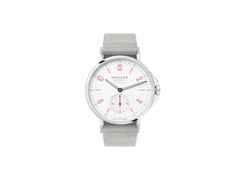 Nomos Glashütte Ahoi neomatik Signalweiß Automatik Edelstahl 36mm weißes Zifferblatt graues Textilband – Damenuhren Uhr ohne Datum aus Edelstahl. Das Gehäuse ist rund und silber. Das Textilarmband ist grau. Das Zifferblatt ist arabisch Index und weiß.