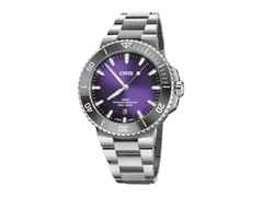 Oris Aquis Date Taste of Summer Automatik Edelstahl 43,5mm violettes Zifferblatt Metallband – Herrenuhren Uhr mit Datum aus Edelstahl und Keramik. Das Gehäuse ist rund und silber. Das Edelstahlarmband ist silber. Das Zifferblatt ist ein Index in lila.