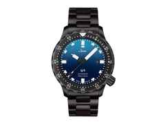 Sinn Spezialuhren U1 S Roller Limited Edition - Chemnitz Kulturhauptstadt2025 - Automatik U-Boot-Stahl 44mm blaues Zifferblatt schwarzes Metallband – Herrenuhren Uhr mit Datum aus Edelstahl, Metall und PVD beschichtet. Das Gehäuse ist rund und schwarz. Das Edelstahlarmband ist schwarz. Das Zifferblatt ist ein Index in blau.