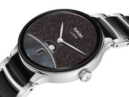 Rado Centrix Diamonds Quarz Edelstahl 35mm schwarzes Zifferblatt mit Brillanten Metallband limitiert – Damenuhren Uhr mit Datum aus Edelstahl und Keramik. Das Gehäuse ist rund und silber. Das Edelstahlarmband ist silber. Das Zifferblatt ist ohne Zeichen und schwarz. – Ansicht 2