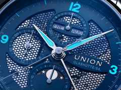 Union Glashütte Belisar Chronograph Mondphase Automatik Edelstahl 42mm blaues Zifferblatt Metallband – Herrenuhren Chronograph aus Edelstahl. Das Gehäuse ist rund und silber. Das Edelstahlarmband ist silber. Das Zifferblatt ist arabisch Index und blau. – Ansicht 4