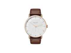 Nomos Glashütte Metro neomatik 39 Automatik Roségold 39mm weißes Zifferblatt braunes Lederband – Herrenuhren Uhr ohne Datum aus 750 Rotgold. Das Gehäuse ist rund und roségold. Das Lederarmband ist braun. Das Zifferblatt ist arabisch Index und silber.