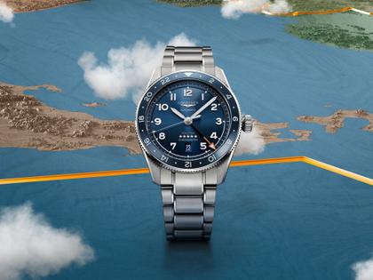 Longines Spirit Zulu Time Automatik Edelstahl 42mm blaues Zifferblatt Metallband – Herrenuhren Uhr mit Datum aus Edelstahl und Keramik. Das Gehäuse ist rund und silber. Das Edelstahlarmband ist silber. Das Zifferblatt ist arabisch und blau. – Ansicht 5