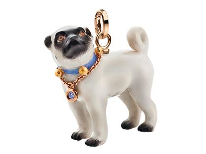 Meissen Mops MFJ20HS03500 Blue Edition – Anhänger Anhänger mit Besatz aus 750 Rotgold, Porzellan und und .