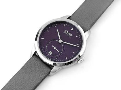 Union Glashütte 1893 Johannes Dürrstein Edition Kleine Sekunde Automatik violett D007.228.16.401.00 Full Set mit Garantie Occasion Neu – Damenuhren Uhr mit Datum aus Edelstahl. Das Gehäuse ist rund und silber. Das Lederarmband ist grau. Das Zifferblatt ist ein Index in lila. – Ansicht 4