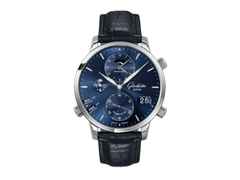 Glashütte Original Senator Cosmopolite Automatik Edelstahl 44mm blaues Zifferblatt blaues Lederband – Herrenuhren Uhr mit Datum aus Edelstahl. Das Gehäuse ist rund und silber. Das Lederarmband Kroko / Alligator ist blau. Das Zifferblatt ist ein Index in blau.
