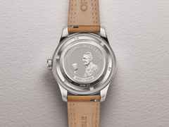 Oris Big Crown Pointer Date Lou Gehrig Limited Edition Automatik Edelstahl 40mm silbernes Zifferblatt braunes Lederband – Herrenuhren Uhr mit Datum aus Edelstahl und Leder. Das Gehäuse ist rund und silber. Das Lederarmband ist braun. Das Zifferblatt ist arabisch Index und silber. – Ansicht 3