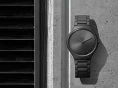 Rado True Thinline Les Couleurs Le Corbusier Quarz Keramik Iron Grey 32010 – Damenuhren Uhr ohne Datum aus Keramik und Titan. Das Gehäuse ist rund und grau. Das Keramikarmband ist grau. Das Zifferblatt ist ein Index in grau. – Ansicht 3