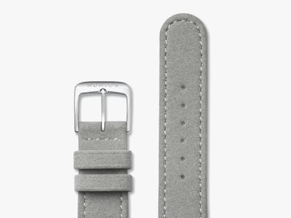 Nomos Glashütte Tetra Die Kapriziöse Handaufzug Edelstahl 29mm beiges Zifferblatt graues Veloursband Glasboden – Damenuhren Uhr ohne Datum aus Edelstahl und Leder. Das Gehäuse ist quadratisch und silber. Das Lederarmband ist grau. Das Zifferblatt ist arabisch Index und beige. – Ansicht 5