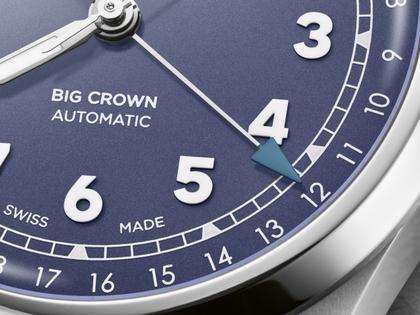 Oris Big Crown Pointer Date Automatik Edelstahl 40mm blaues Zifferblatt Metallband – Herrenuhren Uhr mit Datum aus Edelstahl. Das Gehäuse ist rund und silber. Das Edelstahlarmband ist silber. Das Zifferblatt ist arabisch und blau. – Ansicht 5