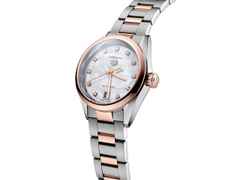 TAG Heuer Carrera Date Automatik Edelstahl 29mm weißes Perlmutt-Zifferblatt zweifarbiges Metallband – Damenuhren Uhr mit Datum aus 750 Rotgold und Edelstahl. Das Gehäuse ist rund und silber-roségold. Das Edelstahlarmband mit Gold ist silber-roségold. Das Zifferblatt ist ein Index in weiß. – Ansicht 2