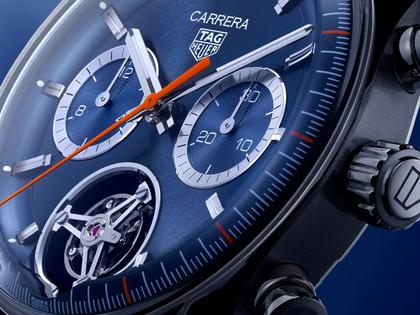 TAG Heuer Carrera Chronograph Tourbillon Automatik Edelstahl 42mm blaues Zifferblatt blaues Lederband – Herrenuhren Chronograph aus Edelstahl und Leder. Das Gehäuse ist rund und silber. Das Lederarmband ist blau. Das Zifferblatt ist ein Index in blau. – Ansicht 6