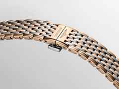 Longines La Grande Classique Quarz Edelstahl Roségold-PVD 29mm schwarzes Zifferblatt mit Diamanten Metallband – Damenuhren Uhr ohne Datum aus Edelstahl und PVD beschichtet. Das Gehäuse ist rund und roségold. Das vergoldetes Edelstahlarmband ist silber-roségold. Das Zifferblatt ist römisch und schwarz. – Ansicht 4