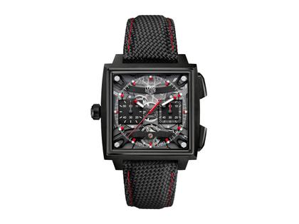 TAG Heuer Monaco Evergraph Automatik Titan DLC-Schwarz 40mm skelettiertes Zifferblatt schwarzes Kautschukband – Herrenuhren Chronograph aus DLC beschichtet und Titan. Das Gehäuse ist quadratisch und schwarz. Das Kautschuk / Kunststoff / Silikon Armband ist schwarz. Das Zifferblatt ist ein Index in schwarz.