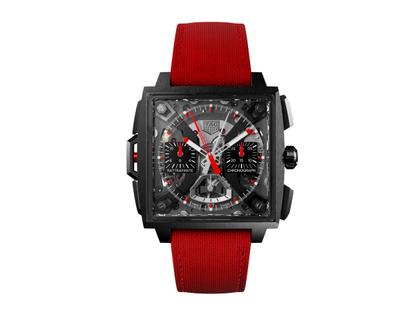 TAG Heuer Monaco Split-Seconds Chronograph Automatik Titan Schwarz-DLC 39mm skelettiertes Zifferblatt rotes Lederband – Herrenuhren Chronograph aus DLC beschichtet, Leder und Titan. Das Gehäuse ist quadratisch und schwarz. Das Lederarmband ist rot. Das Zifferblatt ist ein Index in transparent.