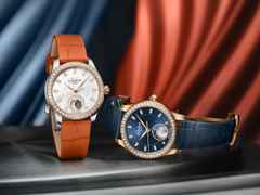 Glashütte Original Lady Serenade Luna Automatik Edelstahl 32,5mm weißes Zifferblatt oranges Lederband – Damenuhren Uhr ohne Datum aus 750 Rotgold, Edelstahl und Leder. Das Gehäuse ist rund und silber. Das Lederarmband Kroko / Alligator ist orange. Das Zifferblatt ist ein Index in weiß. – Ansicht 7