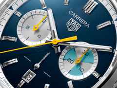 TAG Heuer Carrera Chronograph Limited Edition Automatik Edelstahl 42mm blaues Zifferblatt blaues Lederband – Herrenuhren Chronograph aus Edelstahl und Leder. Das Gehäuse ist rund und silber. Das Lederarmband ist blau. Das Zifferblatt ist ein Index in blau. – Ansicht 4