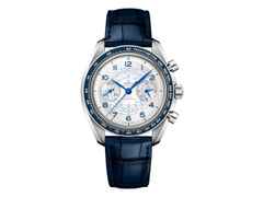 Omega Speedmaster Chronoscope Handaufzug Edelstahl 43mm silbernes Zifferblatt blaues Lederband – Herrenuhren Chronograph aus Aluminium und Edelstahl. Das Gehäuse ist rund und silber. Das Lederarmband Kroko / Alligator ist blau. Das Zifferblatt ist arabisch Index und silber.