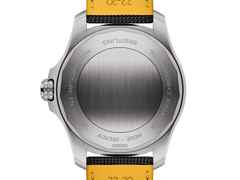 Breitling Avenger GMT 44 Automatik Edelstahl schwarzes Zifferblatt schwarzes Lederband – Herrenuhren Uhr mit Datum aus Edelstahl und Leder. Das Gehäuse ist rund und silber. Das Lederarmband ist schwarz. Das Zifferblatt ist ein Index in schwarz. – Ansicht 4