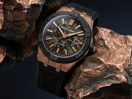 Maurice Lacroix AIKON-IC Frozen Carbon Automatik Bronze 43mm Carbon-Zifferblatt schwarzes Kautschukband limitiert – Herrenuhren Uhr mit Datum aus Bronze, Carbon, Edelstahl, Kautschuk, Keramik und Leder. Das Gehäuse ist rund und bronze. Das Kautschuk / Kunststoff / Silikon Armband ist schwarz. Das Zifferblatt ist ein Index in schwarz. – Ansicht 2