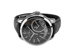 Maurice Lacroix Pontos Decentrique GMT Automatik Edelstahl 43mm schwarzes Zifferblatt schwarzes Lederband PT6118-SS001-330 Full Set Occasion Neu – Herrenuhren Uhr mit Datum aus Edelstahl. Das Gehäuse ist rund und silber. Das Lederarmband Kroko / Alligator ist schwarz. Das Zifferblatt ist römisch Index und schwarz.