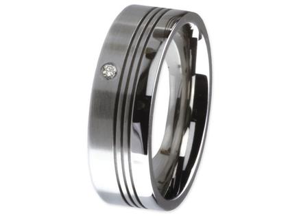 Ernstes Design Ring Nr. 107 R136 – Ringe Trauring mit Besatz aus Edelstahl.