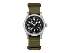 Hamilton Khaki Field Mechanical Handaufzug Edelstahl 38mm schwarzes Zifferblatt olivgrünes Textilband – Herrenuhren Uhr ohne Datum aus Edelstahl. Das Gehäuse ist rund und silber. Das Textilarmband ist grün. Das Zifferblatt ist arabisch und schwarz.