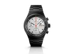 Porsche Design Chronograph 1 - F.A.T. 2025 Edition – Herrenuhren Chronograph aus Titan und Titancarbid beschichtet. Das Gehäuse ist rund und schwarz. Das Titanarmband ist schwarz. Das Zifferblatt ist ein Index in weiß.
