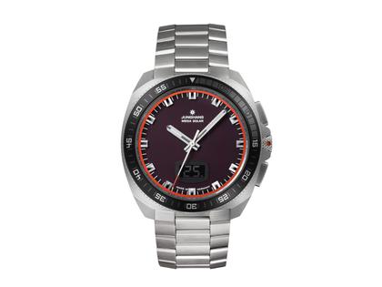 Junghans 1972 Mega Solar Chronograph Funkuhr Edelstahl 43mm schwarzes Zifferblatt Metallband – Herrenuhren Chronograph aus Edelstahl. Das Gehäuse ist rund und silber. Das Edelstahlarmband ist silber. Das Zifferblatt ist ein Index in schwarz.