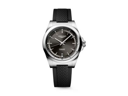 Longines Conquest Automatik Edelstahl 38mm schwarzes Zifferblatt schwarzes Kautschukband – Herrenuhren Uhr mit Datum aus Edelstahl. Das Gehäuse ist rund und silber. Das Kautschuk / Kunststoff / Silikon Armband ist schwarz. Das Zifferblatt ist ein Index in anthrazit.