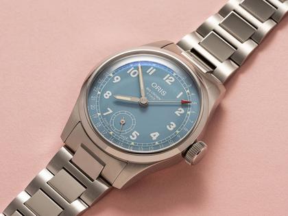 Oris Big Crown Pointer Date Calibre 473 Handaufzug Edelstahl 38mm blaues Zifferblatt Metallband – Herrenuhren Uhr mit Datum aus Edelstahl. Das Gehäuse ist rund und silber. Das Edelstahlarmband ist silber. Das Zifferblatt ist arabisch und blau. – Ansicht 2