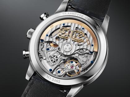 Glashütte Original Senator Chronograph Automatik Edelstahl 41mm weißes Zifferblatt  blaues Lederband – Herrenuhren Chronograph aus Edelstahl und Leder. Das Gehäuse ist rund und silber. Das Lederarmband ist blau. Das Zifferblatt ist römisch Index und silber. – Ansicht 6