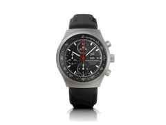 Porsche Design Chronograph 1 - All Titanium Numbered Edition Automatik Titan 40mm schwarzes Zifferblatt schwarzes Lederband – Herrenuhren Chronograph aus Leder und Titan. Das Gehäuse ist rund und grau. Das Lederarmband ist schwarz. Das Zifferblatt ist ein Index in schwarz.