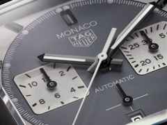 TAG Heuer Monaco Chronograph Automatik Titan schwarz DLC 39mm Night Driver Limited Edition – Herrenuhren Chronograph aus DLC beschichtet und Titan. Das Gehäuse ist quadratisch und schwarz. Das Lederarmband ist schwarz. Das Zifferblatt ist ein Index in grau. – Ansicht 5