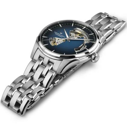 Hamilton Jazzmaster Open Heart Automatik Edelstahl 40mm dunkelblaues Zifferblatt Metallband – Herrenuhren Uhr ohne Datum aus Edelstahl. Das Gehäuse ist rund und silber. Das Edelstahlarmband ist silber. Das Zifferblatt ist ein Index in blau. – Ansicht 2