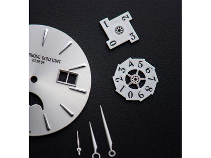 Frederique Constant Manufacture Classic Power Reserve Big Date Automatik Edelstahl 40mm weißes Zifferblatt blaues Lederband – Herrenuhren Uhr mit Datum aus Edelstahl und Leder. Das Gehäuse ist rund und silber. Das Lederarmband Kroko / Alligator ist blau. Das Zifferblatt ist ein Index in weiß. – Ansicht 3