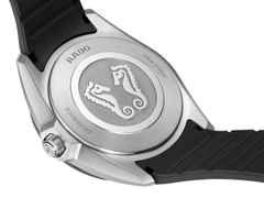 Rado HyperChrome Quarz Edelstahl 41,5mm graues Zifferblatt schwarzes Kautschukband – Herrenuhren Uhr mit Datum aus Edelstahl, Kautschuk und Keramik. Das Gehäuse ist rund und silber. Das Kautschuk / Kunststoff / Silikon Armband ist schwarz. Das Zifferblatt ist ein Index in grau. – Ansicht 4