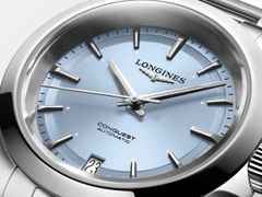 Longines Conquest Automatik Edelstahl 34mm blaues Zifferblatt Metallband – Damenuhren Uhr mit Datum aus Edelstahl. Das Gehäuse ist rund und silber. Das Edelstahlarmband ist silber. Das Zifferblatt ist ein Index in blau. – Ansicht 3